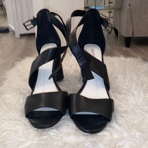 Cute Gianni Bini black chunky/circular heel sandals ankle wrap-around size 9